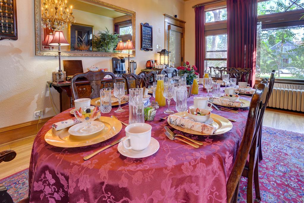 The St. Mary'S Inn, Bed And Breakfast โคโลราโดสปริงส์ ภายนอก รูปภาพ