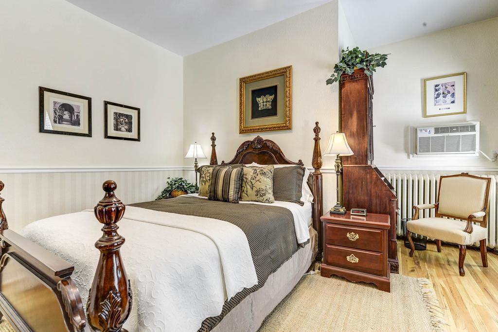 The St. Mary'S Inn, Bed And Breakfast โคโลราโดสปริงส์ ภายนอก รูปภาพ