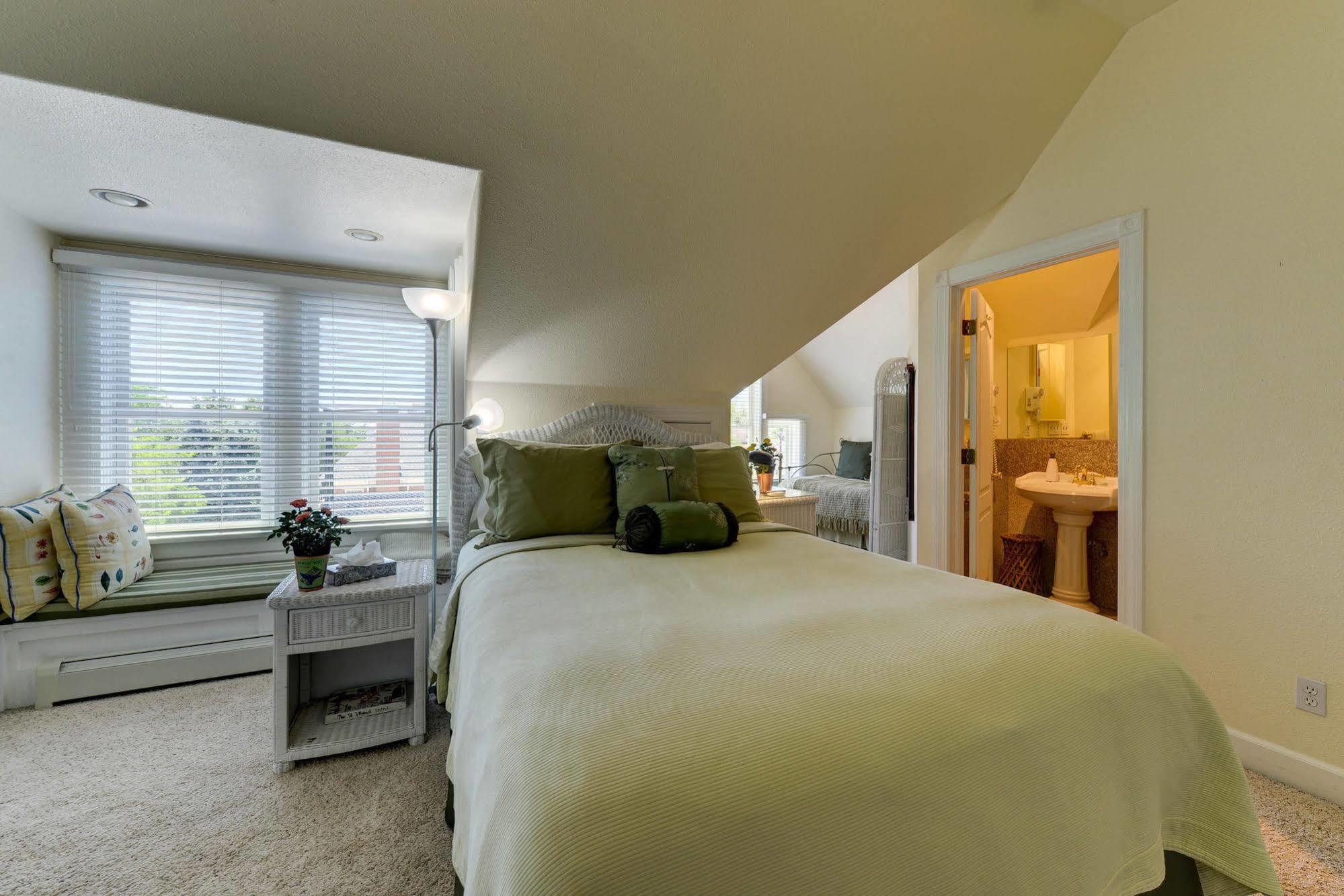 The St. Mary'S Inn, Bed And Breakfast โคโลราโดสปริงส์ ภายนอก รูปภาพ