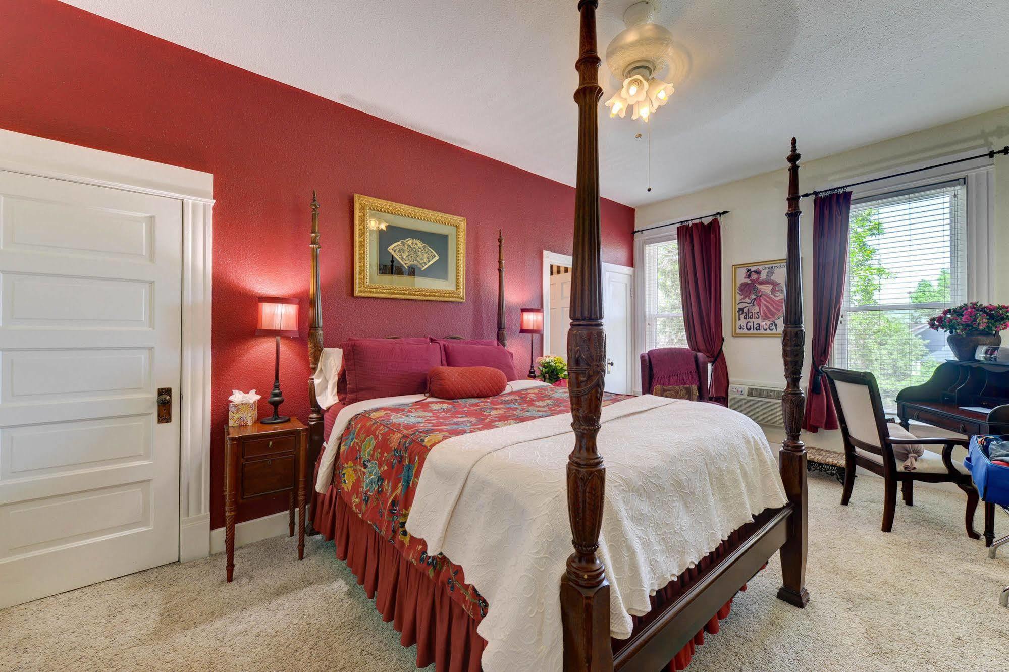 The St. Mary'S Inn, Bed And Breakfast โคโลราโดสปริงส์ ภายนอก รูปภาพ