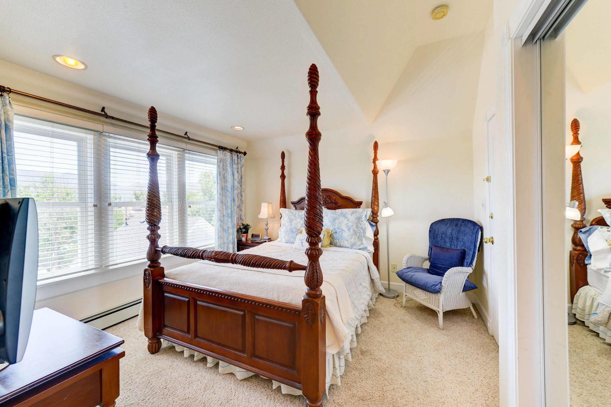 The St. Mary'S Inn, Bed And Breakfast โคโลราโดสปริงส์ ภายนอก รูปภาพ