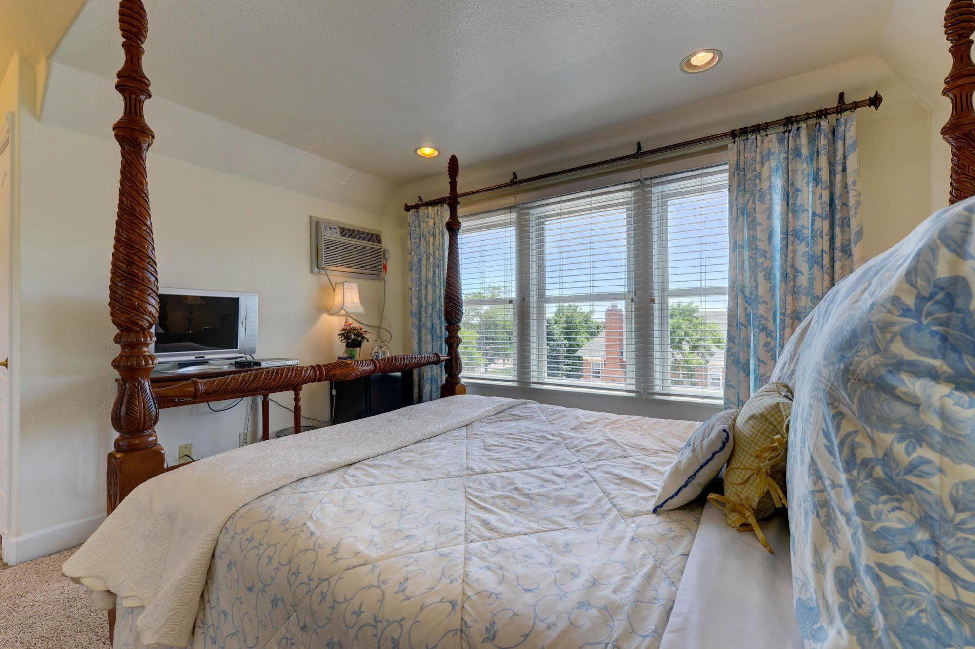 The St. Mary'S Inn, Bed And Breakfast โคโลราโดสปริงส์ ภายนอก รูปภาพ