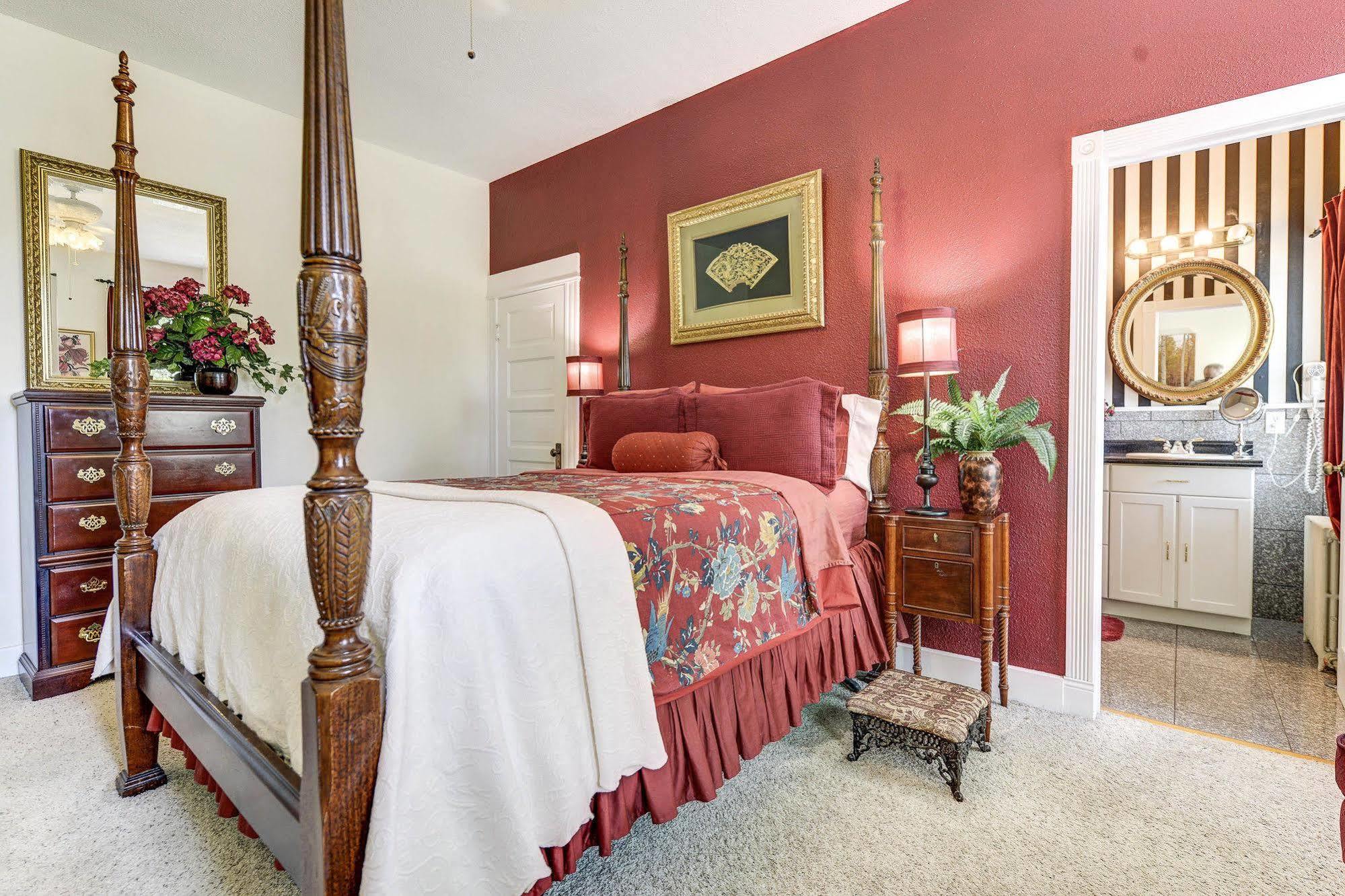 The St. Mary'S Inn, Bed And Breakfast โคโลราโดสปริงส์ ภายนอก รูปภาพ