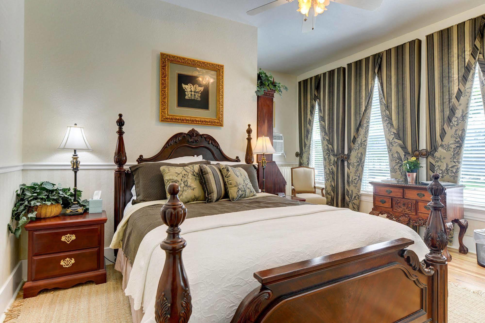 The St. Mary'S Inn, Bed And Breakfast โคโลราโดสปริงส์ ภายนอก รูปภาพ